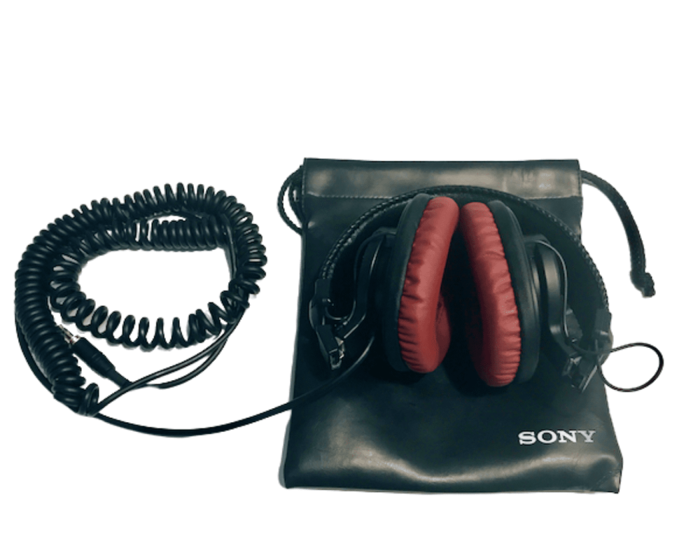 Sony with cord and bag (1)